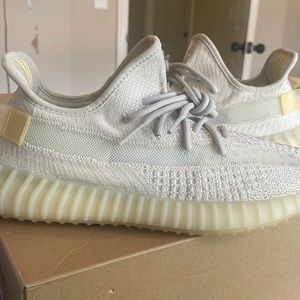 Yeezy 350 boost Light V2 dead stock.